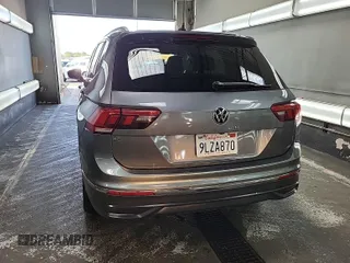 2024 Volkswagen Tiguan SE z VIN 3VV3B7AX7RM106937, wystawiony jako IAAI lot #42845192 z przebiegiem 32 134 mil mil oraz . Historia ofert i sprzedaży dostępna na DreamBid. Obrazek 54.