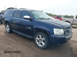 2009 Chevrolet Suburban LT w/2LT with VIN 1GNFC26JX9R280829, listed as a IAAI auction lot 41551580 with 214,351 mi miles. Bid and sale history available at carsss.com. Image 1.