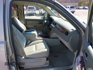 2008 Chevrolet Tahoe LTZ z VIN 1GNFK13068J226644, wystawiony jako IAAI lot #41803779 z przebiegiem 246 061 mil mil oraz . Historia ofert i sprzedaży dostępna na DreamBid. Obrazek 5.