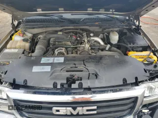 2005 GMC Sierra 2500HD SLE z VIN 1GTHK232X5F963644, wystawiony jako Copart lot #88040265 z przebiegiem 196 924 mil mil oraz Nie do naprawy • Non repairable. Historia ofert i sprzedaży dostępna na DreamBid. Obrazek 11.