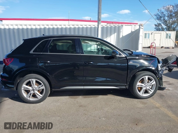 2021 Audi Q3 S line Premium Plus z VIN WA1EECF37M1095208, wystawiony jako IAAI lot #41616320 z przebiegiem 18 341 mil mil oraz . Historia ofert i sprzedaży dostępna na DreamBid. Obrazek 13.
