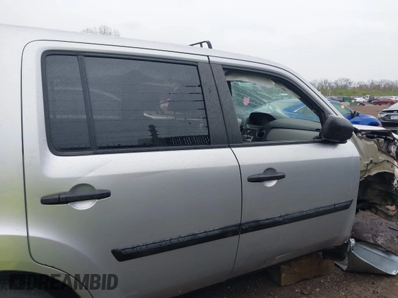 2015 Honda Pilot LX with VIN 5FNYF4H21FB020315, listed as a IAAI auction lot 42072899 with Not Provided miles and . Bid and sale history available at carsss.com. Image 13.