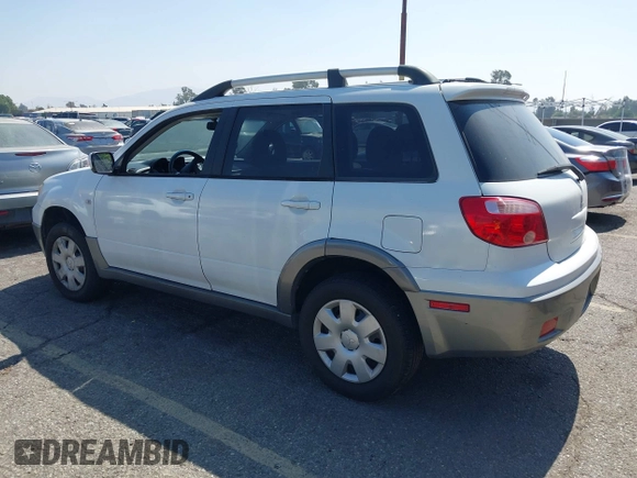 2005 Mitsubishi Outlander XLS with VIN JA4LX41F55U045917, listed as a IAAI auction lot 40450668 with 115,583 mi miles. Bid and sale history available at carsss.com. Image 3.