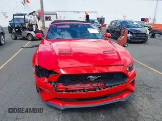 2022 Ford Mustang EcoBoost z VIN 1FATP8UH2N5124679, wystawiony jako IAAI lot #42271957 z przebiegiem 44 470 mil mil oraz . Historia ofert i sprzedaży dostępna na DreamBid. Obrazek 6.