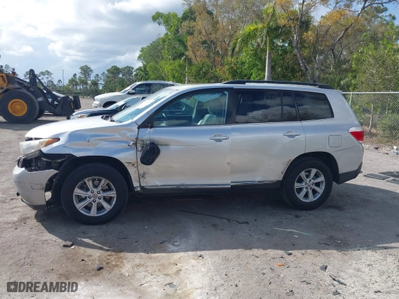 2011 Toyota Highlander with VIN 5TDZK3EH0BS036157, listed as a IAAI auction lot 41589348 with 182,005 mi miles. Bid and sale history available at carsss.com. Image 14.