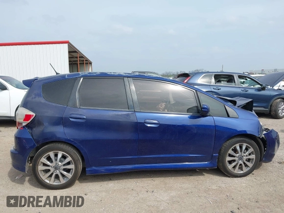 2013 Honda Fit Sport with VIN JHMGE8H54DC027896, listed as a IAAI auction lot 41933061 with 137,696 mi miles. Bid and sale history available at carsss.com. Image 13.