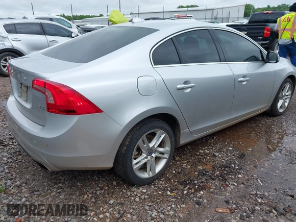 2014 Volvo S60 T5 with VIN YV1612FS0E1291364, listed as a IAAI auction lot 42130425 with 140,497 mi miles. Bid and sale history available at carsss.com. Image 4.