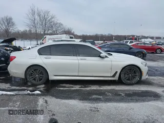 2018 BMW 7 Series 740i xDrive with VIN WBA7E4C59JGV23876, listed as a IAAI auction lot 41381398 with 106,675 mi miles. Bid and sale history available at carsss.com. Image 13.