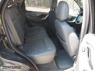 2006 Ford Escape XLT with VIN 1FMYU03186KA54716, listed as a IAAI auction lot 41893992 with 194,722 mi miles. Bid and sale history available at carsss.com. Image 8.