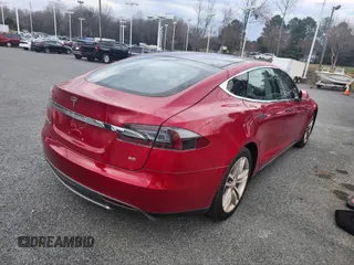 2013 Tesla Model S с VIN 5YJSA1DN6DFP26504, выставлен на аукционе IAAI как лот 41703859 с пробегом 135 552 миль миль и . История ставок и продаж доступна на DreamBid. Изображение 4.