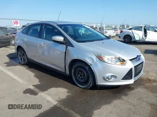2012 Ford Focus SE z VIN 1FAHP3F28CL215997, wystawiony jako IAAI lot #42483639 z przebiegiem 101 518 mil mil oraz . Historia ofert i sprzedaży dostępna na DreamBid. Obrazek 1.