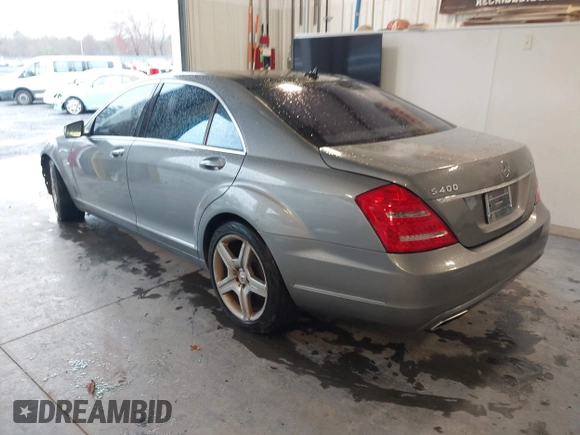 2010 Mercedes-Benz S 400 with VIN WDDNG9FB7AA303552, listed as a IAAI auction lot 41988275 with 208,147 mi miles and . Bid and sale history available at DreamBid. Image 3.