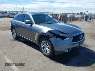 2017 Infiniti QX70 z VIN JN8CS1MWXHM415170, wystawiony jako IAAI lot #42788300 z przebiegiem 128 468 mil mil oraz . Historia ofert i sprzedaży dostępna na DreamBid. Obrazek 1.
