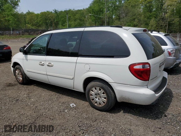 2005 Chrysler Town & Country LX with VIN 2C4GP44R15R450232, listed as a Copart auction lot 53623915 with 57,372 mi miles and Salvage Title. Bid and sale history available at carsss.com. Image 3.