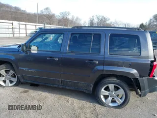 2016 Jeep Patriot High Altitude z VIN 1C4NJPFA5GD543228, wystawiony jako IAAI lot #41790893 z przebiegiem 109 949 mil mil oraz . Historia ofert i sprzedaży dostępna na DreamBid. Obrazek 15.