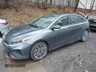 2024 Kia Forte GT z VIN 3KPF44AC7RE823026, wystawiony jako IAAI lot #42192965 z przebiegiem 8 438 mil mil oraz . Historia ofert i sprzedaży dostępna na DreamBid. Obrazek 2.