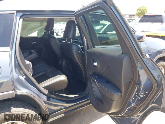 2020 Jeep Cherokee Latitude Plus z VIN 1C4PJMLB2LD616974, wystawiony jako IAAI lot #42164598 z przebiegiem 52 361 mil mil oraz . Historia ofert i sprzedaży dostępna na DreamBid. Obrazek 8.