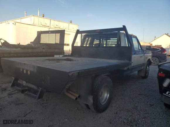 1988 Ford F-250 HD with VIN 1FTHX26G8JKA98294, listed as a Copart auction lot 48556735 with NaN miles and Salvage Title. Bid and sale history available at carsss.com. Image 3.