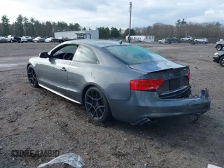 2016 Audi A5 Premium Plus z VIN WAUM2AFR8GA028573, wystawiony jako IAAI lot #40973203 z przebiegiem 72 463 mil mil oraz . Historia ofert i sprzedaży dostępna na DreamBid. Obrazek 3.