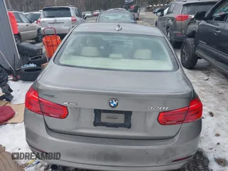2016 BMW 3 Series 320i xDrive z VIN WBA8E5G5XGNU20345, wystawiony jako IAAI lot #41450461 z przebiegiem 155 607 mil mil oraz . Historia ofert i sprzedaży dostępna na DreamBid. Obrazek 17.