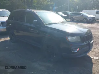 2016 Jeep Compass Latitude z VIN 1C4NJCEA3GD547417, wystawiony jako IAAI lot #42692113 z przebiegiem 155 604 mil mil oraz . Historia ofert i sprzedaży dostępna na DreamBid. Obrazek 1.