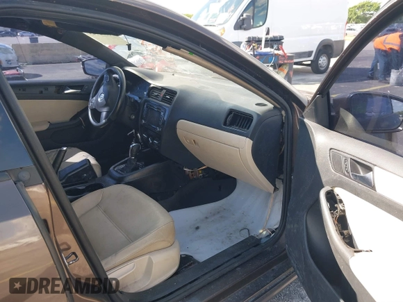 2011 Volkswagen Jetta SE with VIN 3VWDZ7AJ3BM396168, listed as a IAAI auction lot 41682745 with 127,052 mi miles and . Bid and sale history available at DreamBid. Image 5.