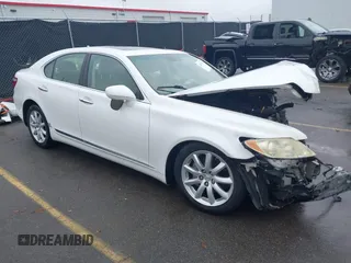 2008 Lexus LS 460 z VIN JTHBL46FX85073084, wystawiony jako IAAI lot #41557456 z przebiegiem Nie podano mil oraz . Historia ofert i sprzedaży dostępna na DreamBid. Obrazek 1.