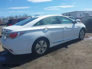 2013 Hyundai Sonata Hybrid Limited with VIN KMHEC4A48DA098289, listed as a IAAI auction lot 41859280 with 72,976 mi miles. Bid and sale history available at carsss.com. Image 4.