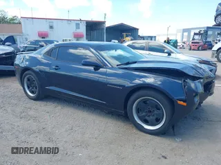 2015 Chevrolet Camaro LS z VIN 2G1FB1E39F9309082, wystawiony jako IAAI lot #41802216 z przebiegiem 145 652 mil mil oraz . Historia ofert i sprzedaży dostępna na DreamBid. Obrazek 1.