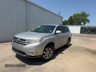 2011 Toyota Highlander with VIN 5TDZA3EH1BS015031, listed as a Copart auction lot 68581925 with 195,895 mi miles and Clean title. Bid and sale history available at DreamBid. Image 11.