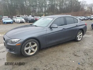 2015 BMW 3 Series 328i xDrive z VIN WBA3B5C53FF959424, wystawiony jako Copart lot #51917885 z przebiegiem 215 814 mil mil oraz Czysty tytuł • Clean title. Historia ofert i sprzedaży dostępna na DreamBid. Obrazek 1.