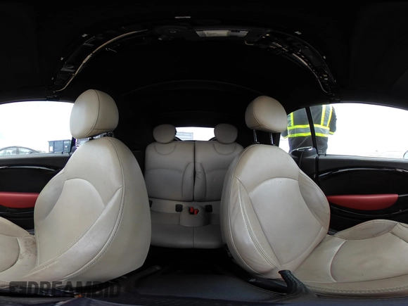 2014 MINI Convertible S z VIN WMWZP3C56ET707702, wystawiony jako IAAI lot #42431046 z przebiegiem 65 726 mil mil oraz . Historia ofert i sprzedaży dostępna na DreamBid. Obrazek 18.