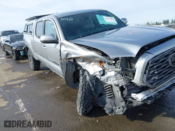 2021 Toyota Tacoma 4WD SR5 with VIN 3TMDZ5BN1MM105694, listed as a IAAI auction lot 41233853 with 1 mi miles. Bid and sale history available at carsss.com. Image 6.