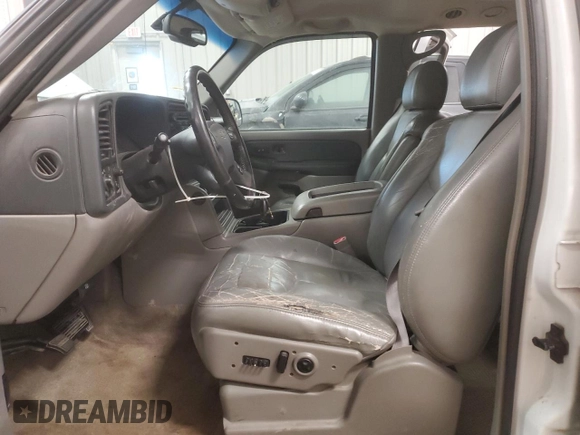 2003 Chevrolet Suburban LT with VIN 3GNEC16Z33G340100, listed as a Copart auction lot 43993315 with 236,836 mi miles and Clean Title. Bid and sale history available at carsss.com. Image 7.