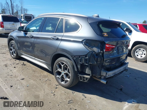 2018 BMW X1 xDrive28i z VIN WBXHT3C31J3H31737, wystawiony jako IAAI lot #41698670 z przebiegiem 68 017 mil mil oraz . Historia ofert i sprzedaży dostępna na DreamBid. Obrazek 3.
