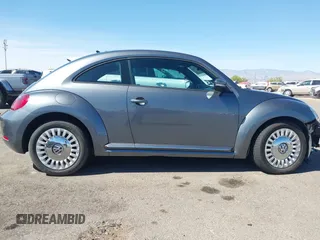 2014 Volkswagen Beetle 1.8T z VIN 3VWJ17AT9EM664866, wystawiony jako IAAI lot #42157223 z przebiegiem 36 381 mil mil oraz . Historia ofert i sprzedaży dostępna na DreamBid. Obrazek 14.