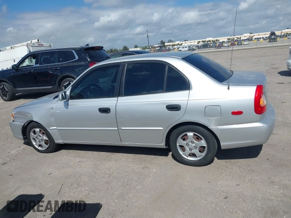 2002 Hyundai Accent GL with VIN KMHCG45C82U268756, listed as a IAAI auction lot 41569829 with 89,752 mi miles. Bid and sale history available at carsss.com. Image 14.
