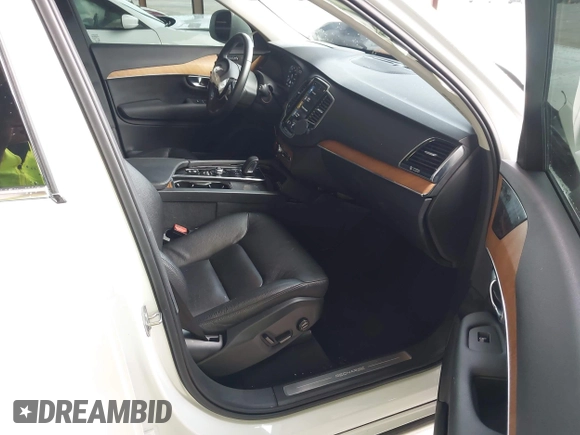 2021 Volvo XC90 Inscription Expression with VIN YV4BR0CK4M1692515, listed as a IAAI auction lot 42418905 with 54,404 mi miles and . Bid and sale history available at DreamBid. Image 5.