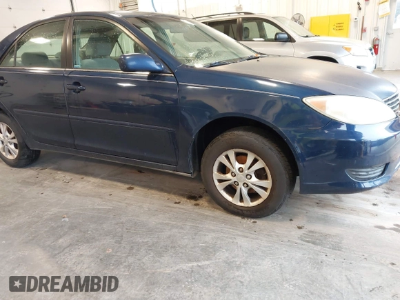 2006 Toyota Camry LE z VIN 4T1BF32K96U114356, wystawiony jako IAAI lot #41818681 z przebiegiem 171 423 mil mil oraz . Historia ofert i sprzedaży dostępna na DreamBid. Obrazek 6.