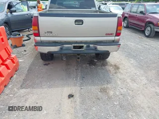 2003 GMC Sierra 1500HD SLT z VIN 1GTGK13U93F108499, wystawiony jako IAAI lot #42149012 z przebiegiem 296 775 mil mil oraz . Historia ofert i sprzedaży dostępna na DreamBid. Obrazek 16.