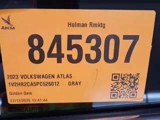 2023 Volkswagen Atlas SE z VIN 1V2HR2CA5PC526012, wystawiony jako IAAI lot #42796408 z przebiegiem 41 216 mil mil oraz . Historia ofert i sprzedaży dostępna na DreamBid. Obrazek 37.