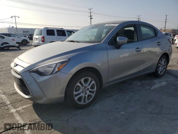 2016 Scion iA z VIN 3MYDLBZV7GY138266, wystawiony jako Copart lot #83457914 z przebiegiem 98 082 mil mil oraz Szkoda całkowita • Salvage title. Historia ofert i sprzedaży dostępna na DreamBid. Obrazek 1.