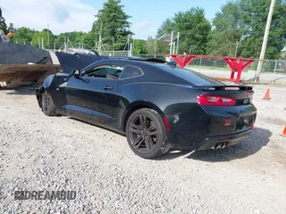 2018 Chevrolet Camaro 1SS z VIN 1G1FF1R7XJ0102124, wystawiony jako IAAI lot #42292031 z przebiegiem 117 098 mil mil oraz . Historia ofert i sprzedaży dostępna na DreamBid. Obrazek 3.