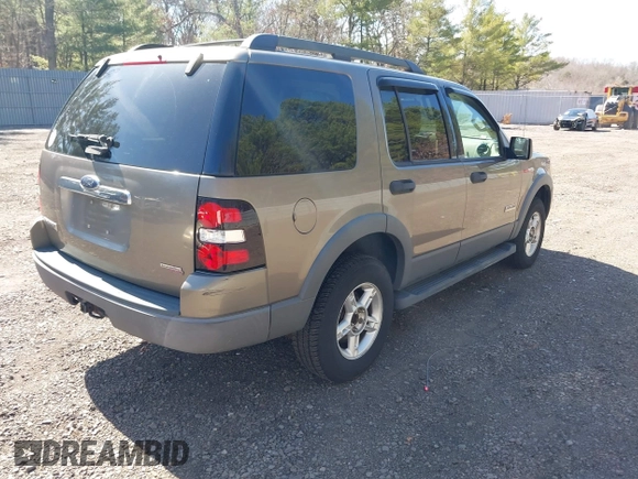 2006 Ford Explorer XLT with VIN 1FMEU73E66UA43409, listed as a IAAI auction lot 41837847 with 196,992 mi miles. Bid and sale history available at carsss.com. Image 4.