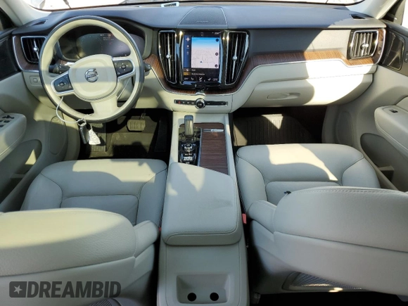 2021 Volvo XC60 Inscription Expression with VIN YV4BR0DK7M1811270, listed as a Copart auction lot 73054494 with 39,724 mi miles and Salvage title. Bid and sale history available at DreamBid. Image 8.