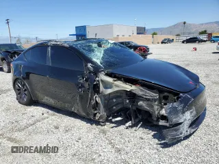 2022 Tesla Model Y Performance z VIN 7SAYGDEF0NF540933, wystawiony jako Copart lot #56087145 z przebiegiem 59 717 mil mil oraz Szkoda całkowita • Salvage title. Historia ofert i sprzedaży dostępna na DreamBid. Obrazek 4.