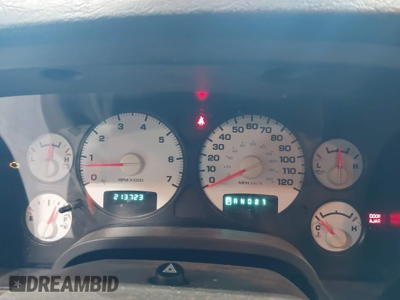 2005 Dodge 1500 SLT with VIN 1D7HU18D25S362773, listed as a IAAI auction lot 42138495 with 213,723 mi miles. Bid and sale history available at carsss.com. Image 7.