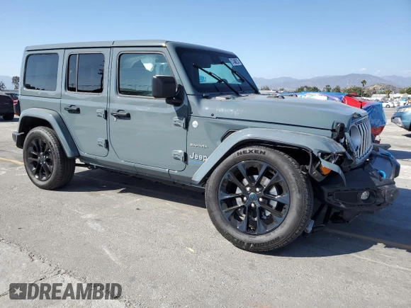 2024 Jeep Wrangler Sahara z VIN 1C4RJXP62RW228549, wystawiony jako Copart lot #57480235 z przebiegiem 6 036 mil mil oraz Szkoda całkowita • Salvage title. Historia ofert i sprzedaży dostępna na DreamBid. Obrazek 4.
