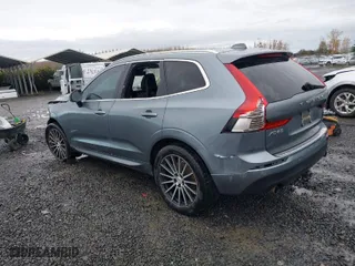 2018 Volvo XC60 Momentum with VIN YV4A22RK3J1093832, listed as a IAAI auction lot 40917553 with 115,056 mi miles. Bid and sale history available at carsss.com. Image 3.