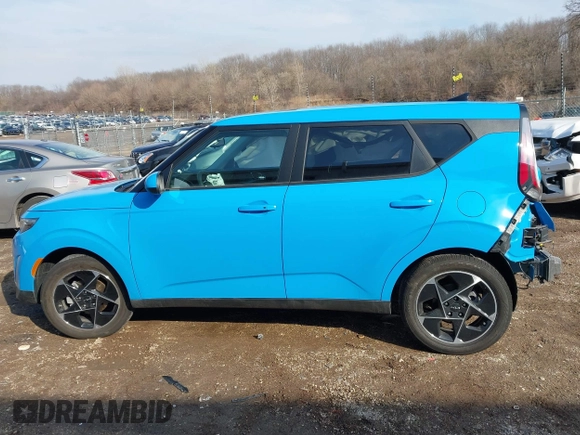 2024 Kia Soul EX with VIN KNDJ33AU7R7231321, listed as a IAAI auction lot 41711035 with 7,656 mi miles. Bid and sale history available at carsss.com. Image 15.
